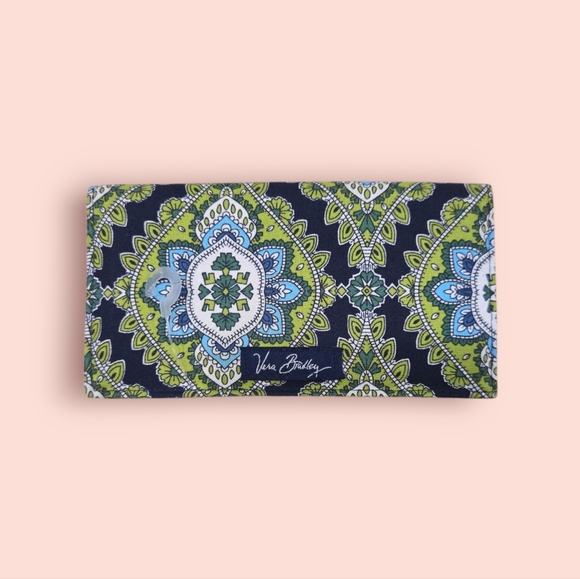 ❤️2/$18 Vera Bradley Paisley Checkbook Cover Retired - Picture 1 of 4